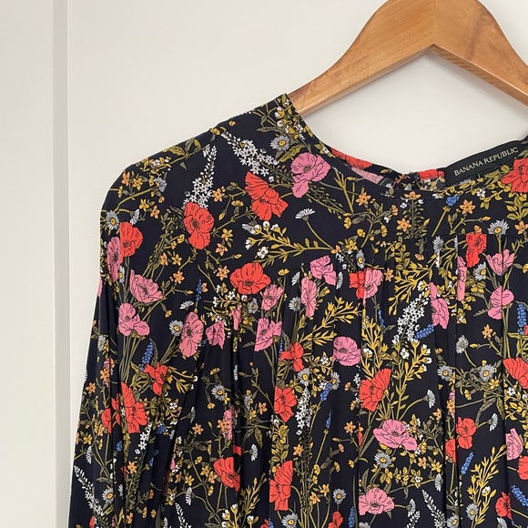 Banana Republic Tops - BANANA REPUBLIC Black Floral Blouse petite xs